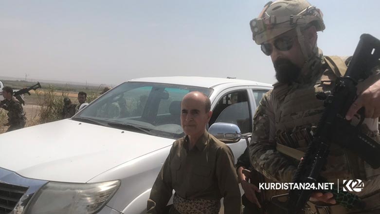 به‌ وێنه‌.. وه‌زیری پێشمه‌رگه‌ سه‌نگه‌ره‌كانی به‌رگری به‌سه‌ر كرده‌وه‌